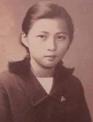 1936年臺北第三高女的寬領制服及紮成兩束的髮型